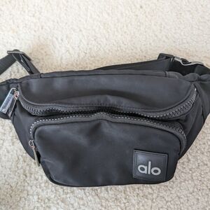 ALO Yoga Black Belt Bag Sleek Minimalist Design
